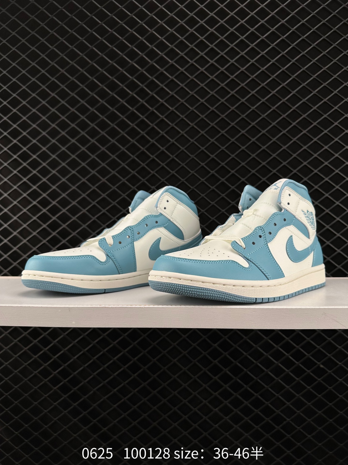 NIKE Air Jordan 1 Retro Mid